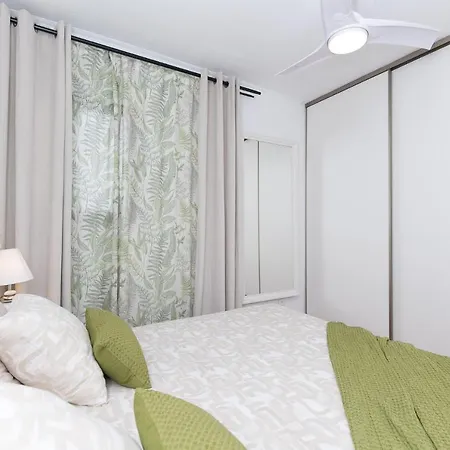 Sea View 2 Bedrooms In With Aircon Apartamento