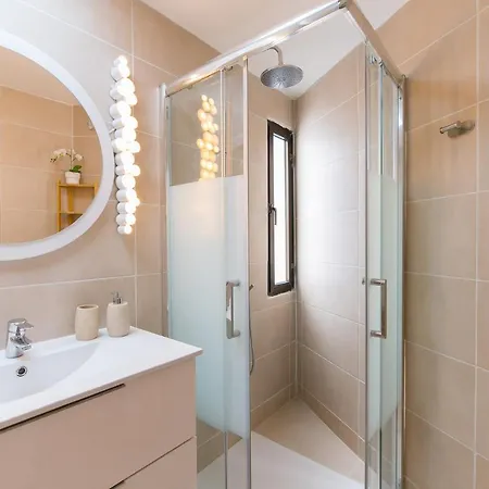 Sea View 2 Bedrooms In With Aircon Адехе